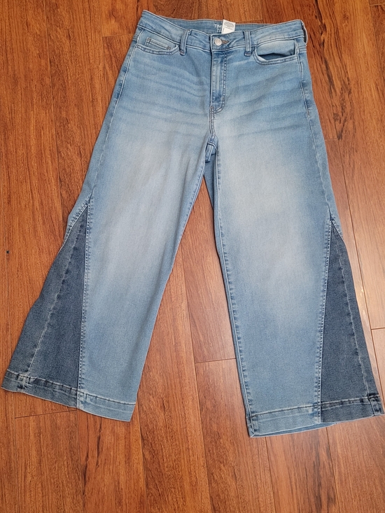 Wide-Leg Crop Jeans in Light Blue - Picture 2 of 7